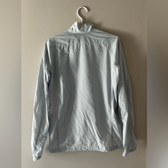 Men’s size small Arc’teryx, lightweight wind shell in light blue/gray - Picture 3 of 3